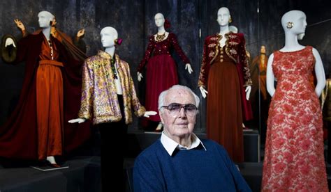 La historia de Hubert de Givenchy, un ícono de moda y estilo